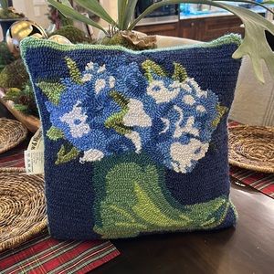 Plow and hearth pillow